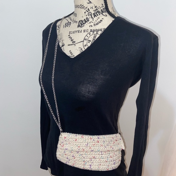 Hand-Knitted Crossbody Bag - Picture 6 of 15